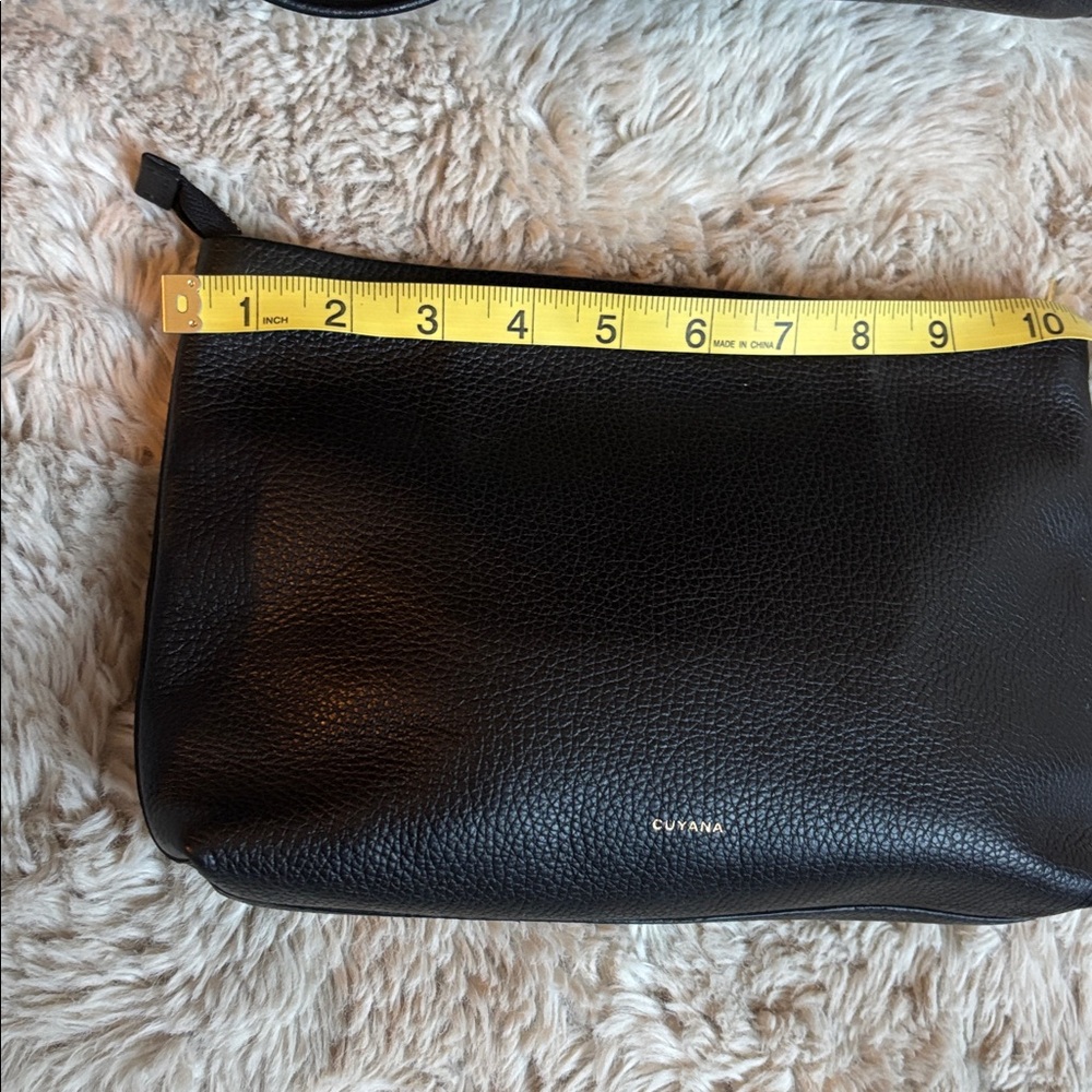 Cuyana Small Zipper Tote and Toiletries Set Black - Picture 3 of 11